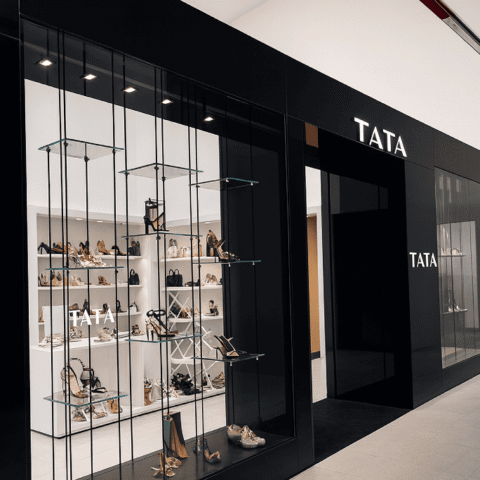 stand_tata_1